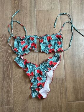 SHEIN Tropical Floral Ruffled Bikini
